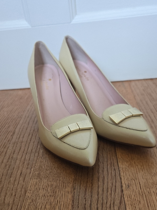 kate spade Shoes - Kate Spade Pointed Toe Bow Pumps in Patent Cream 7.5